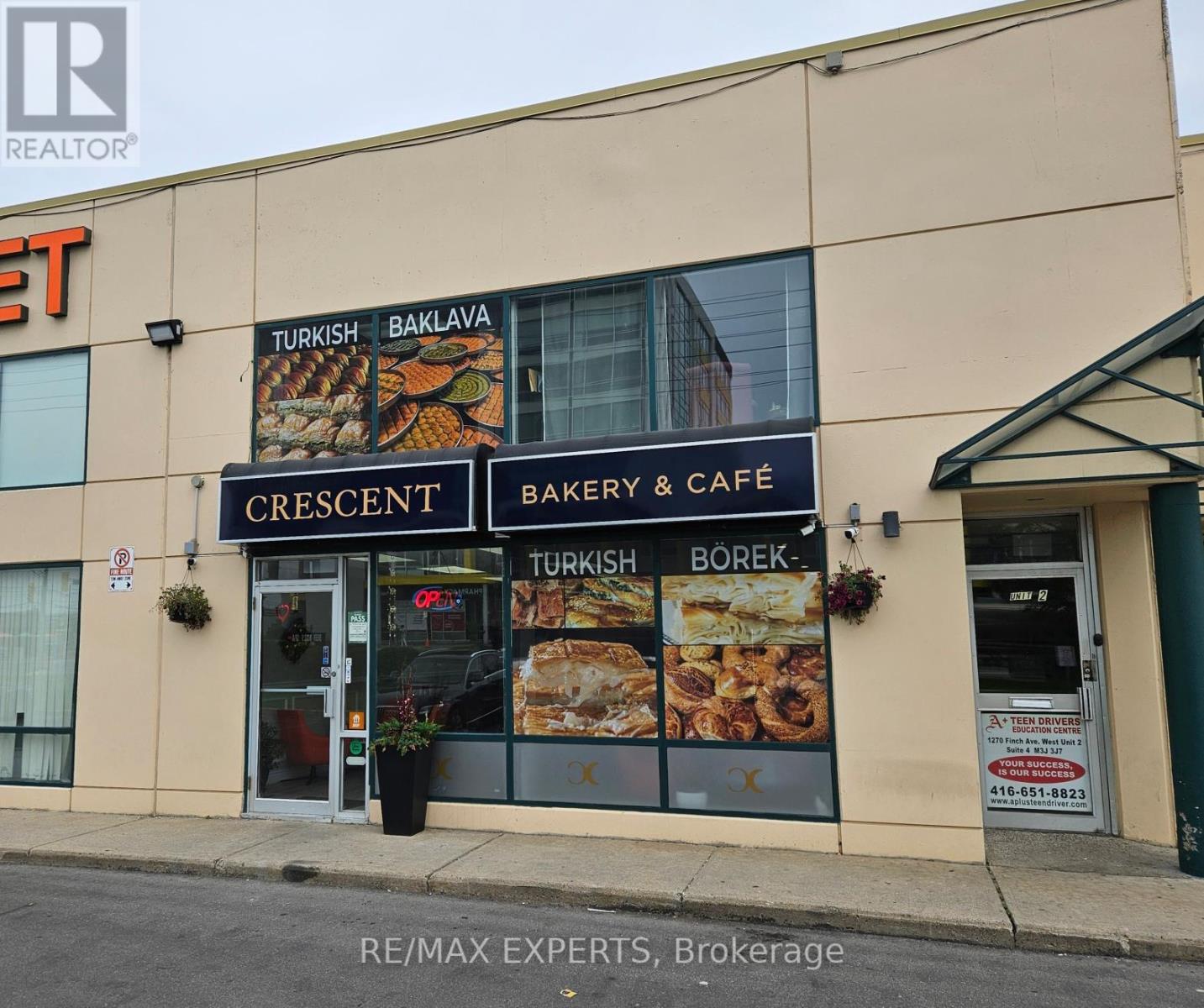 2 - 1270 Finch Avenue W Photo de la propriété 1