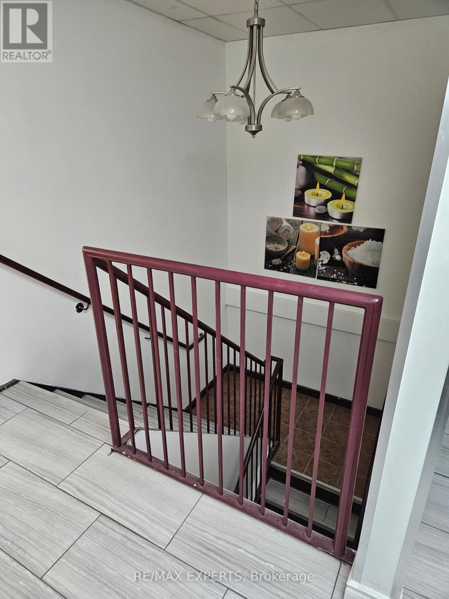 2 - 1270 Finch Avenue W Property Photo 7