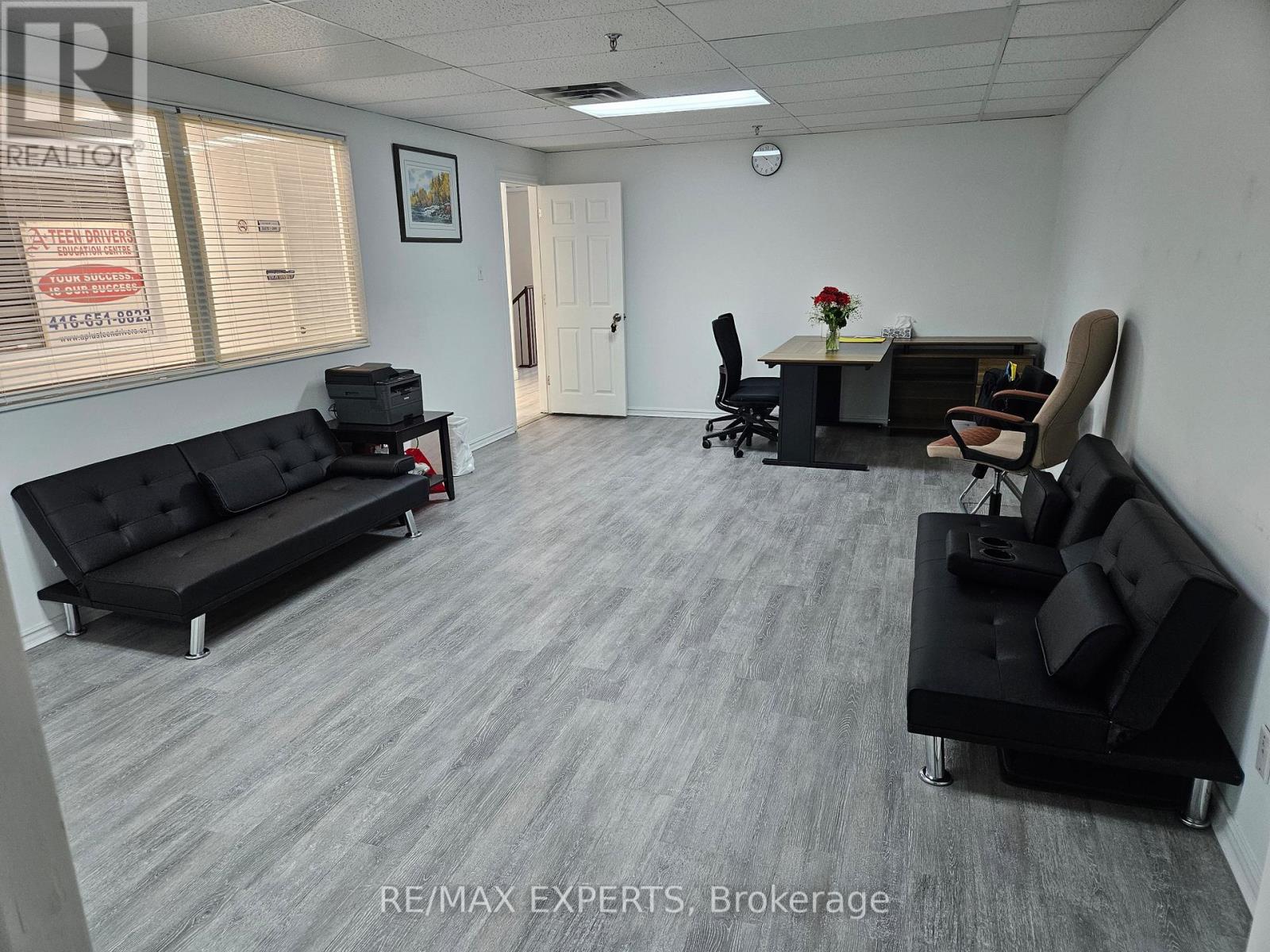 2 - 1270 Finch Avenue W Property Photo 11