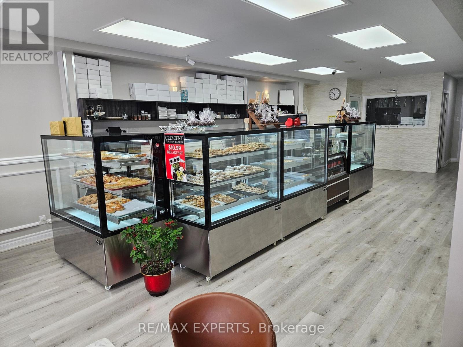 2 - 1270 Finch Avenue W Property Photo 15