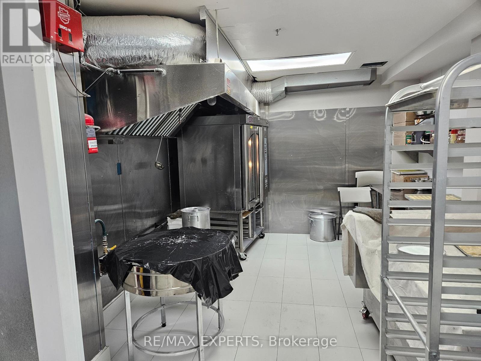 2 - 1270 Finch Avenue W Property Photo 17