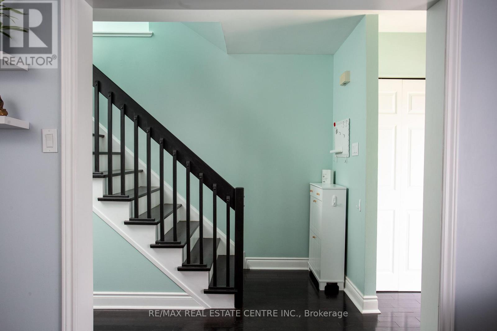 289 Archdekin Drive Property Photo 4
