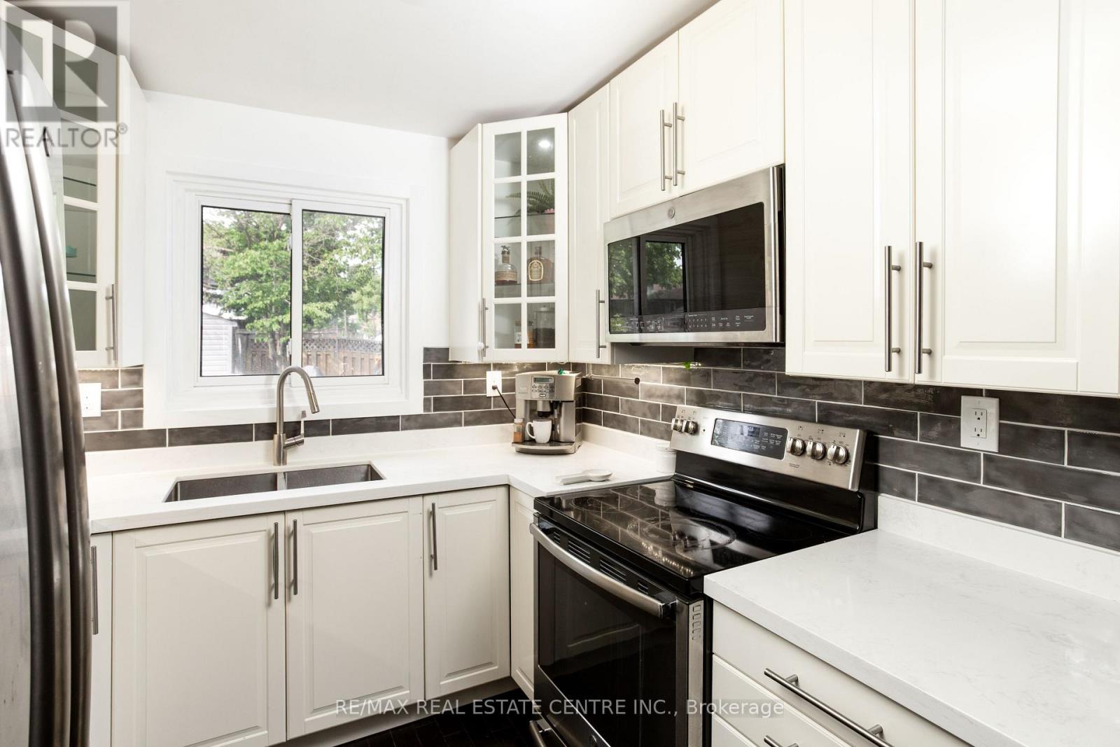 289 Archdekin Drive Property Photo 19