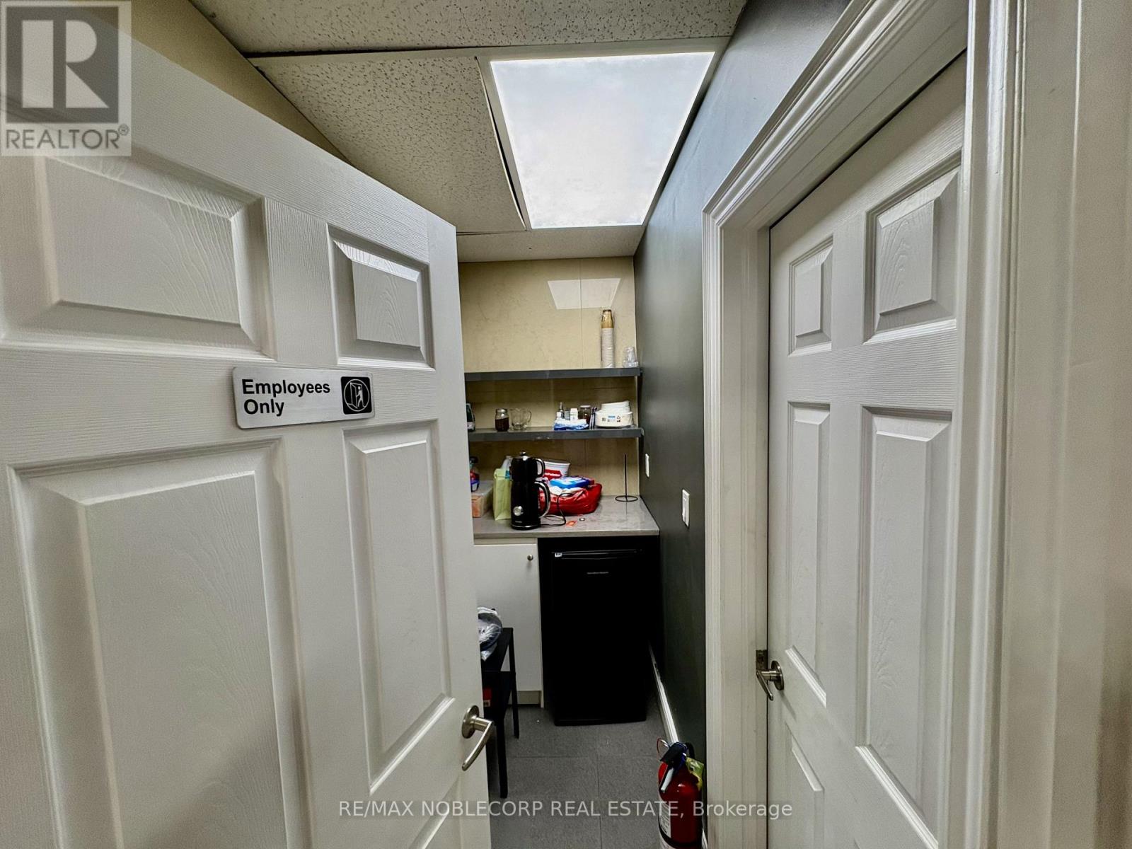 1194 Caledonia Road E Property Photo 13