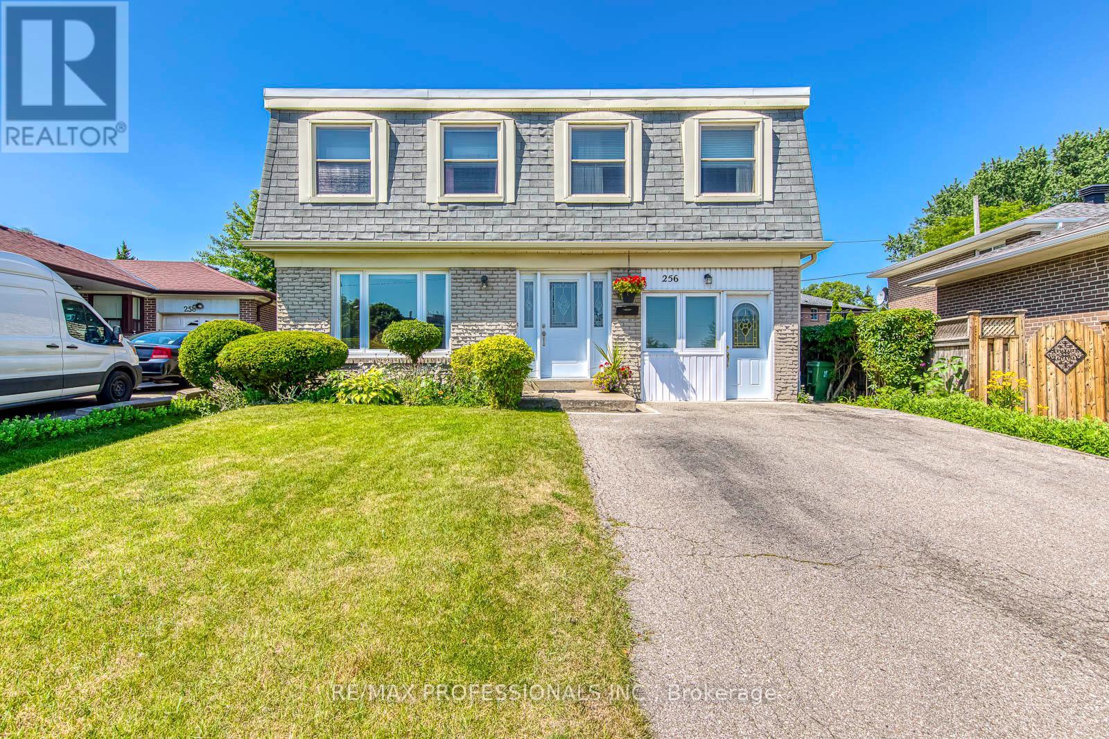256 Wellesworth Drive Property Photo 1