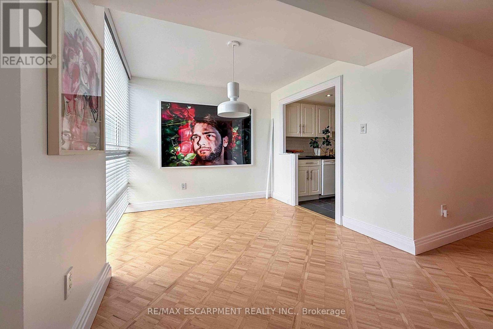 2804 - 3650 Kaneff Crescent Property Photo 10