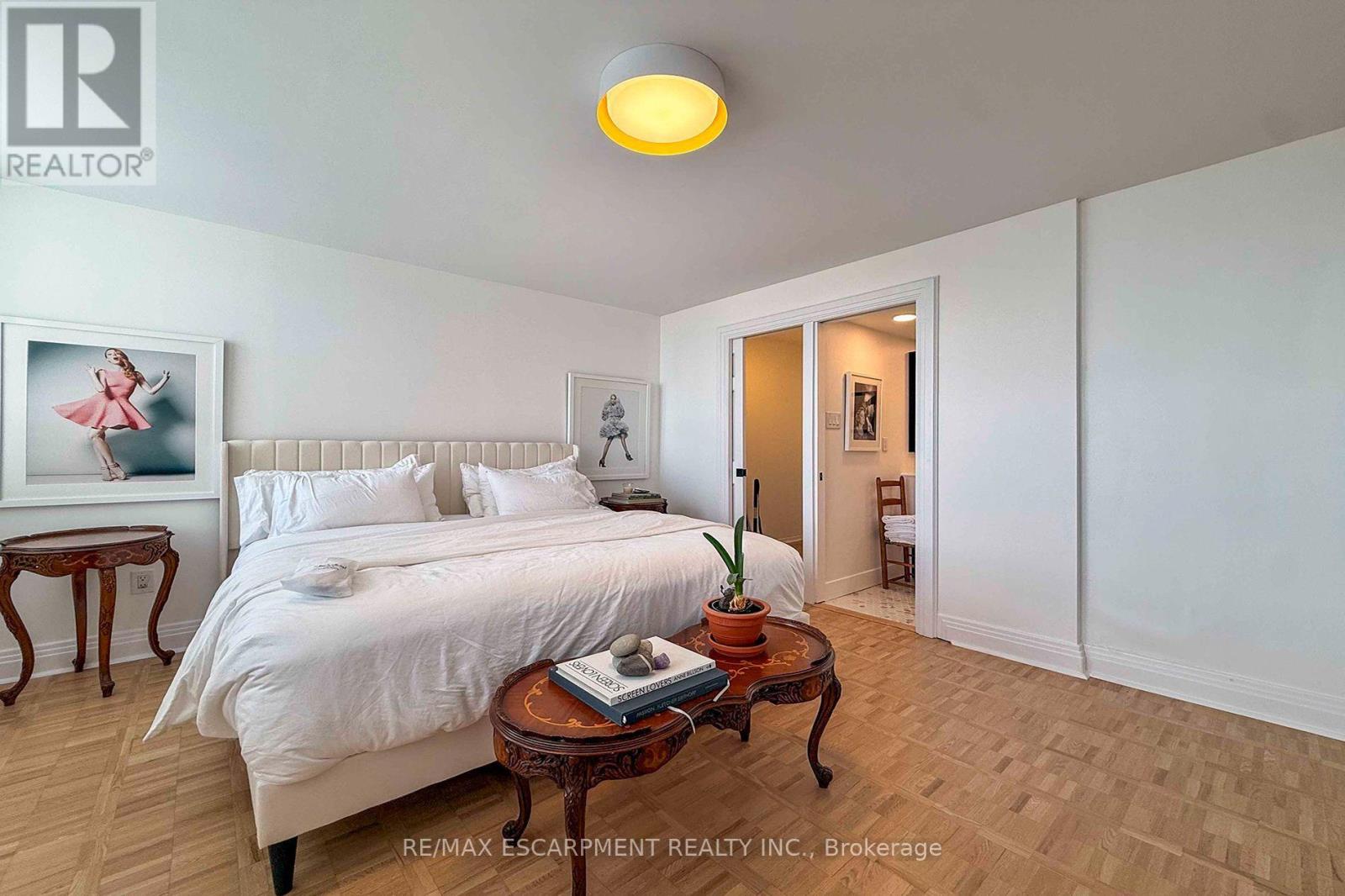 2804 - 3650 Kaneff Crescent Property Photo 20
