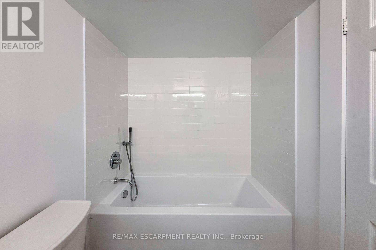 2804 - 3650 Kaneff Crescent Property Photo 26