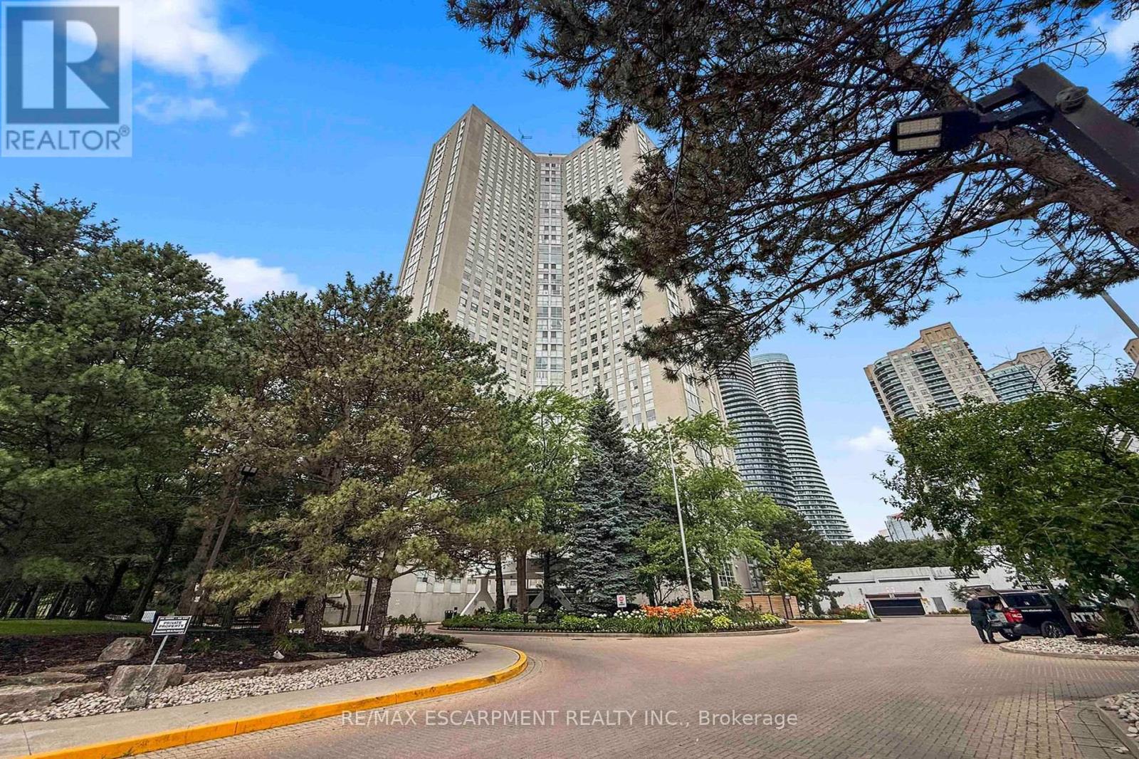 2804 - 3650 Kaneff Crescent Property Photo 28