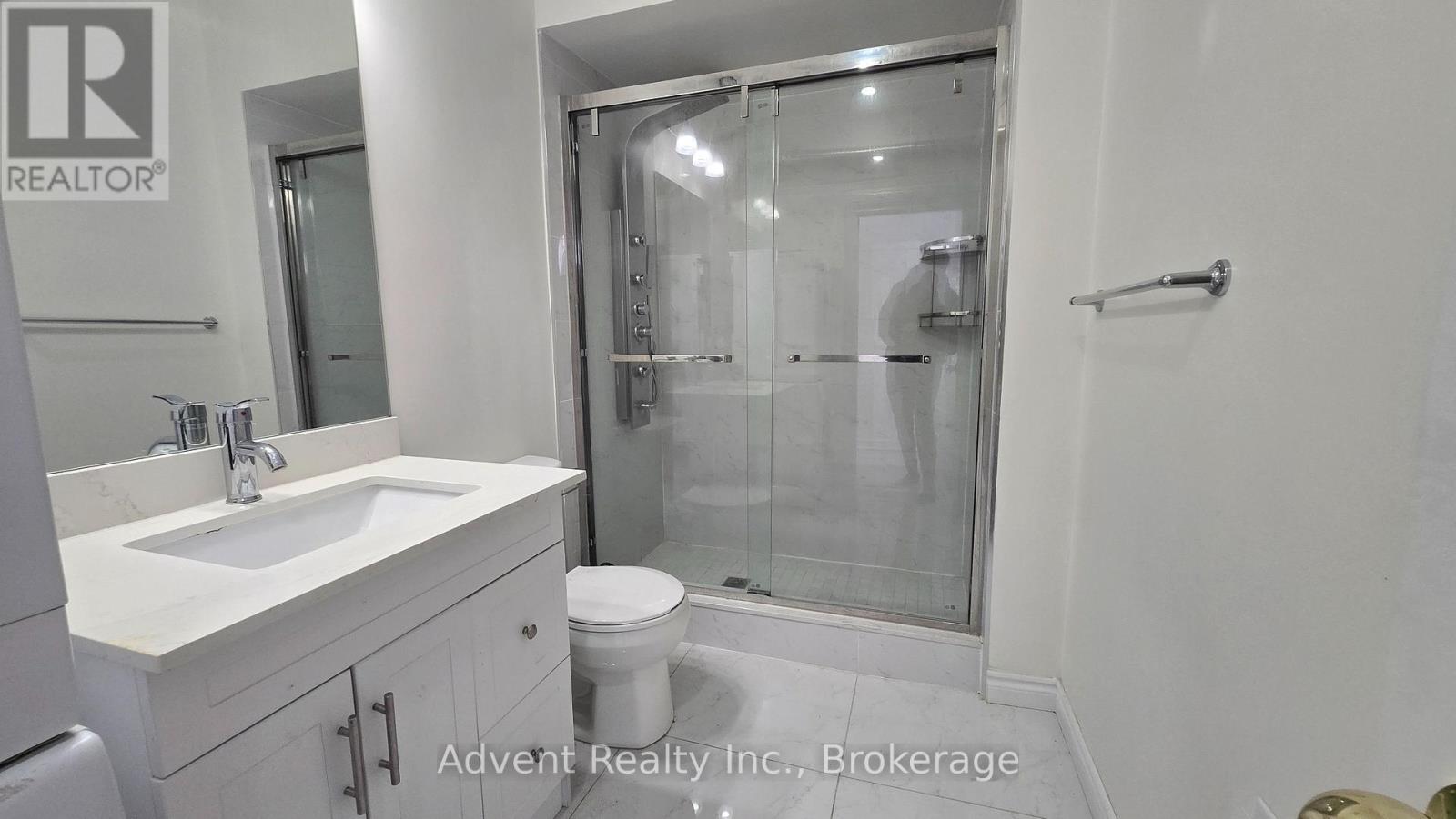 2nd Floor - 1454 Queen Street W Property Photo 9
