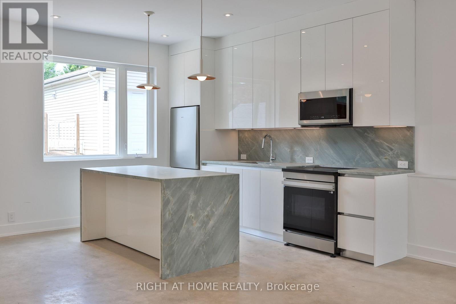 LANEWAY HOUSE - 266 INDIAN GROVE