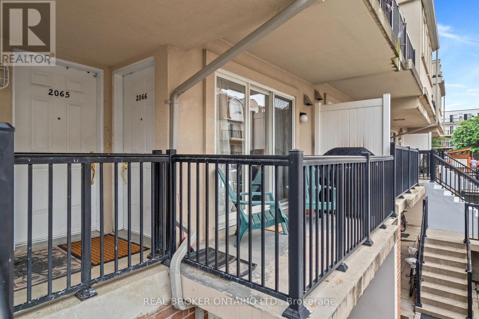 2066 - 3047 Finch Avenue W Property Photo 3