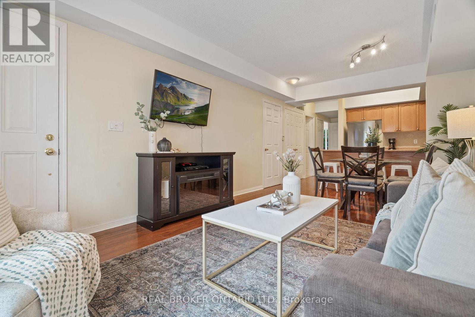 2066 - 3047 Finch Avenue W Property Photo 8