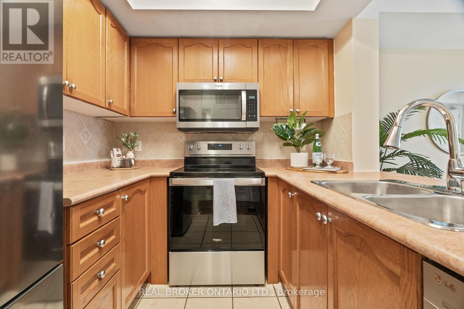 2066 - 3047 Finch Avenue W Property Photo 14