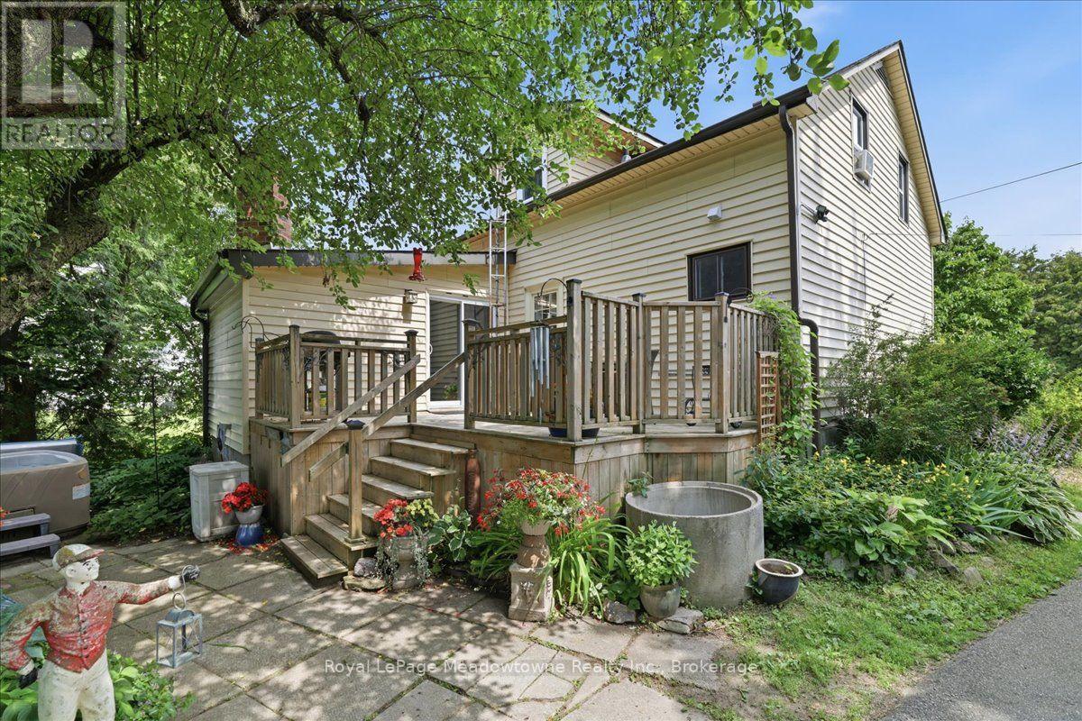 11024 First Line Nassagaweya Property Photo 9