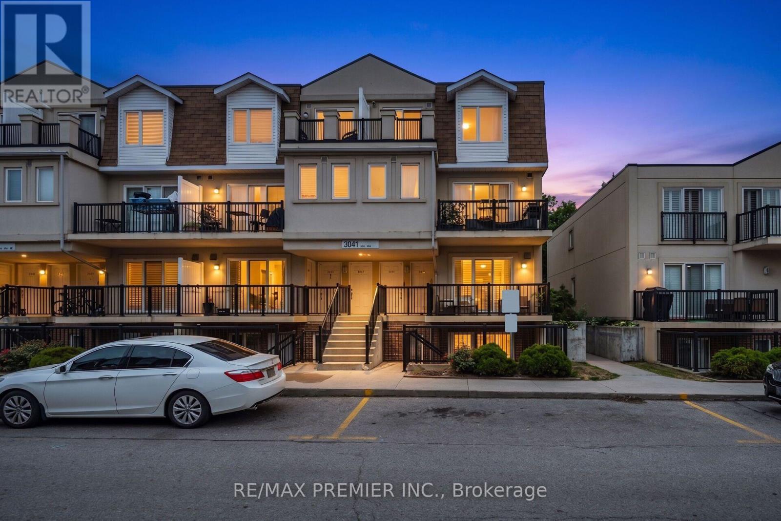 2072 - 3041 Finch Avenue W Property Photo 1