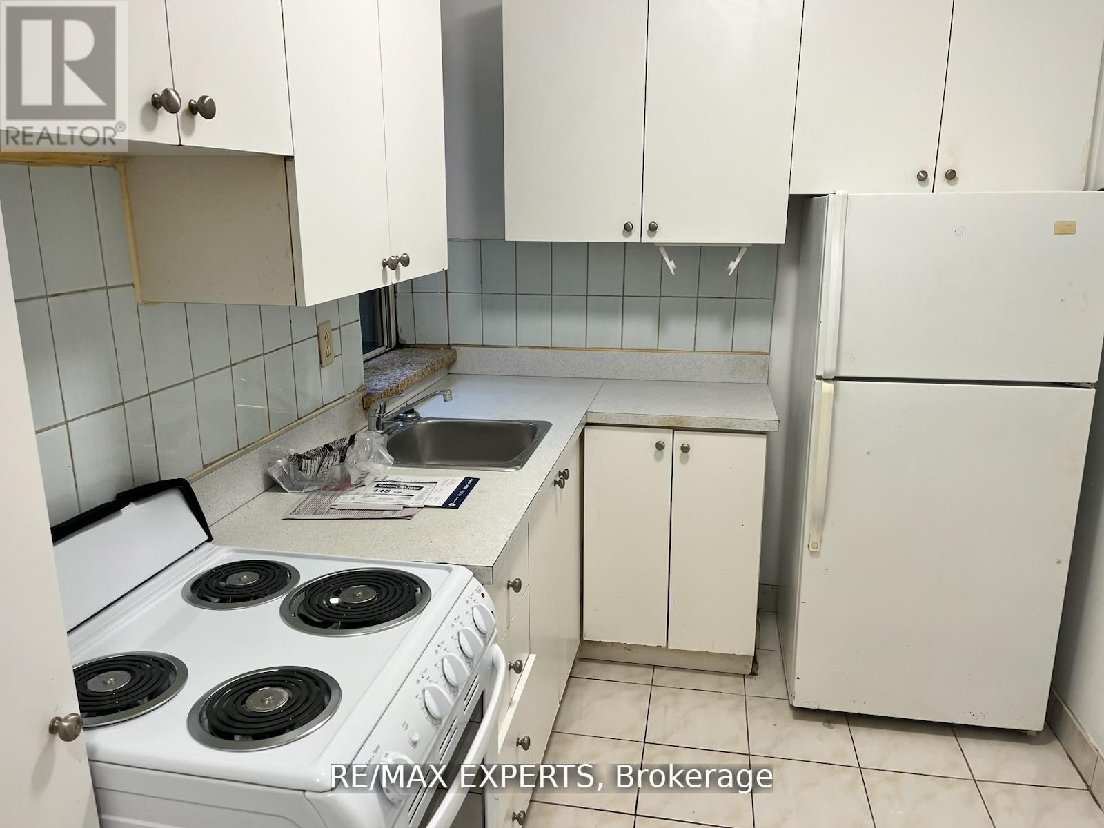 102 - 3261A LAKE SHORE BOULEVARD W