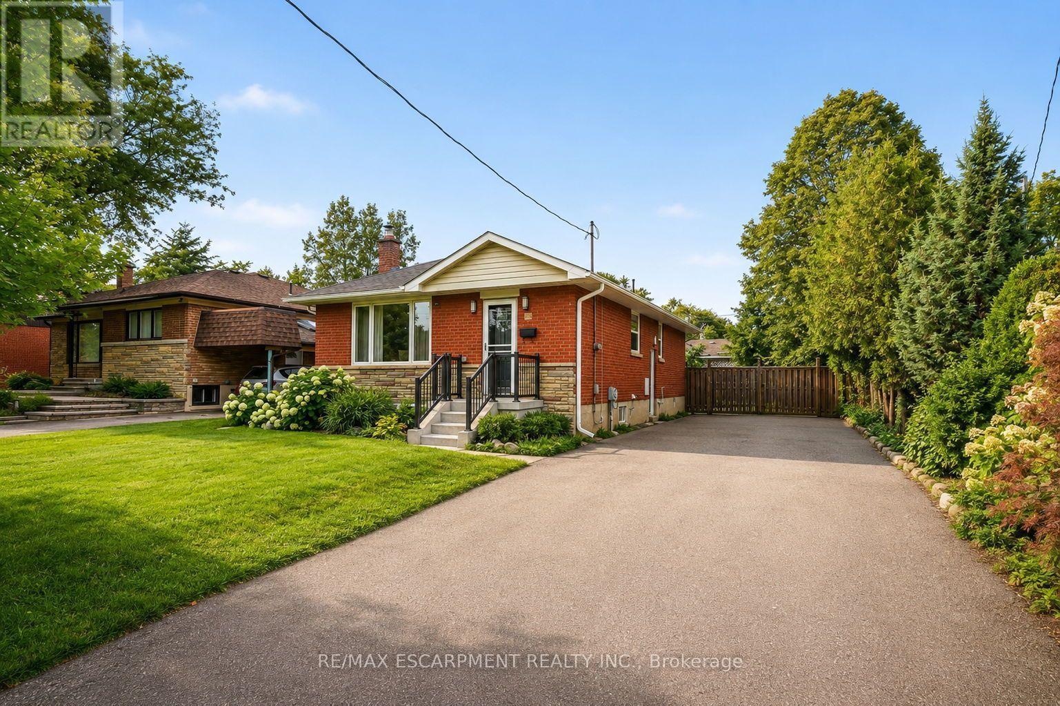 715 Drury Lane Property Photo 2