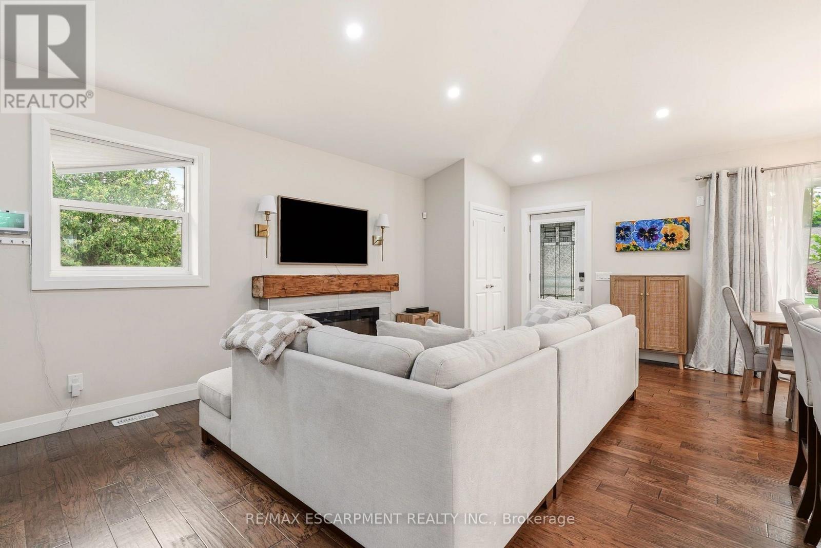 715 Drury Lane Property Photo 6