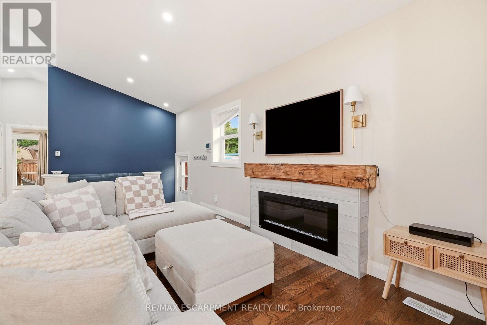 715 Drury Lane Property Photo 8