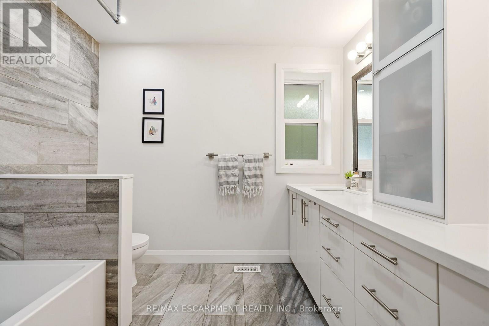 715 Drury Lane Property Photo 27