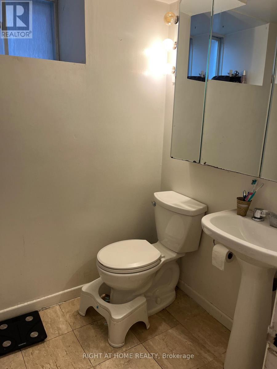 157 Medland Street Property Photo 6
