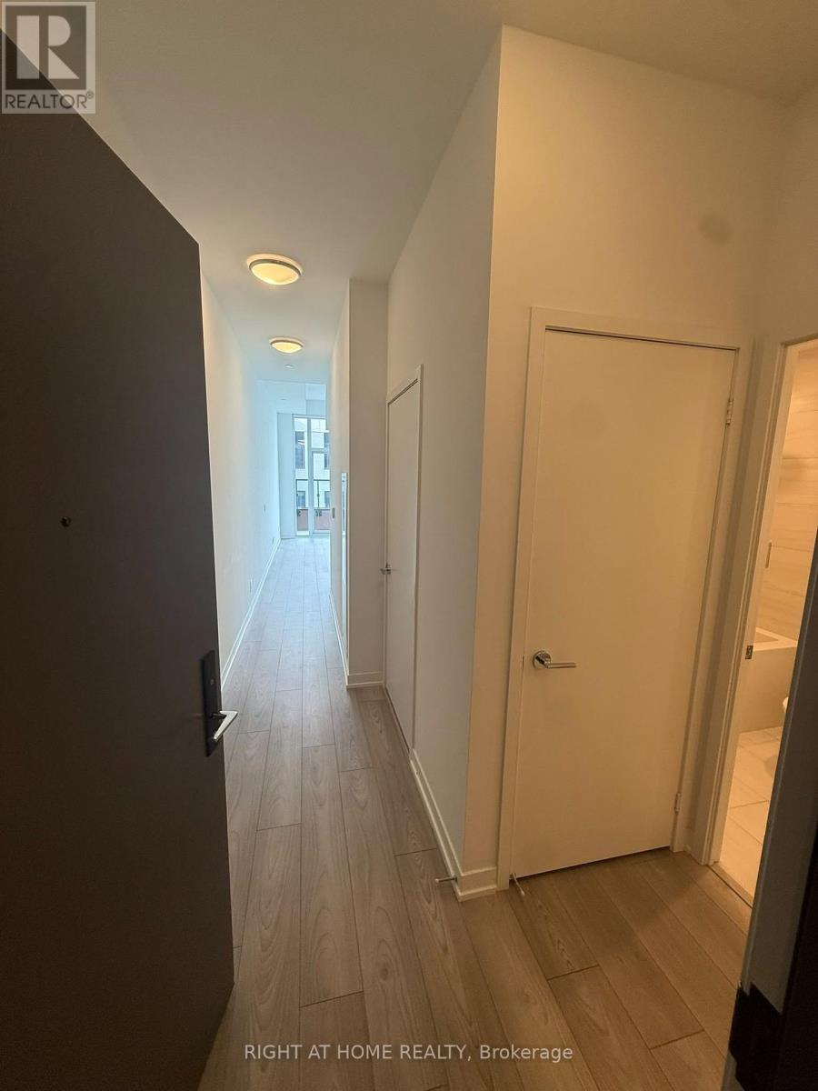 525 - 285 Dufferin Street Property Photo 8