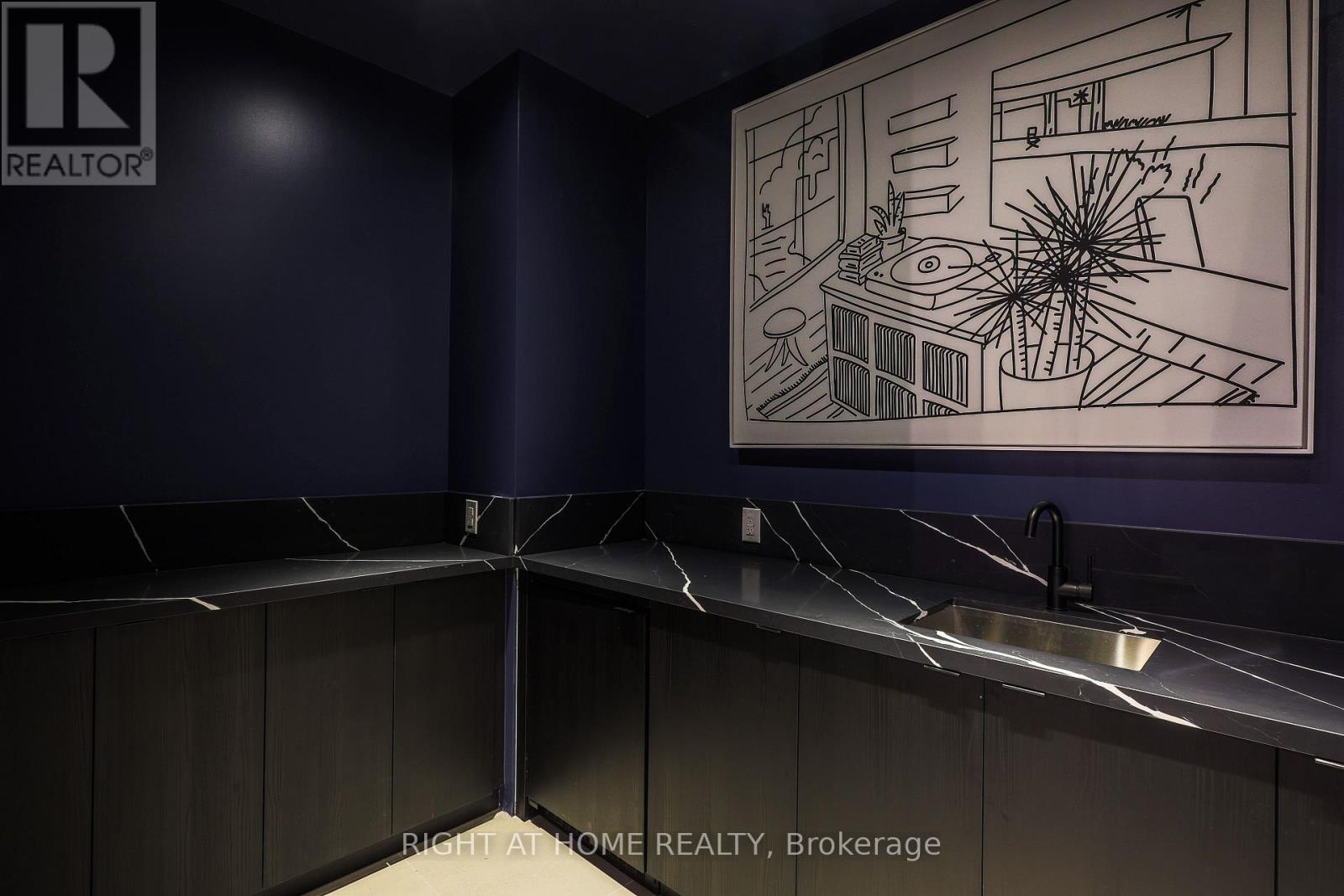 525 - 285 Dufferin Street Property Photo 20