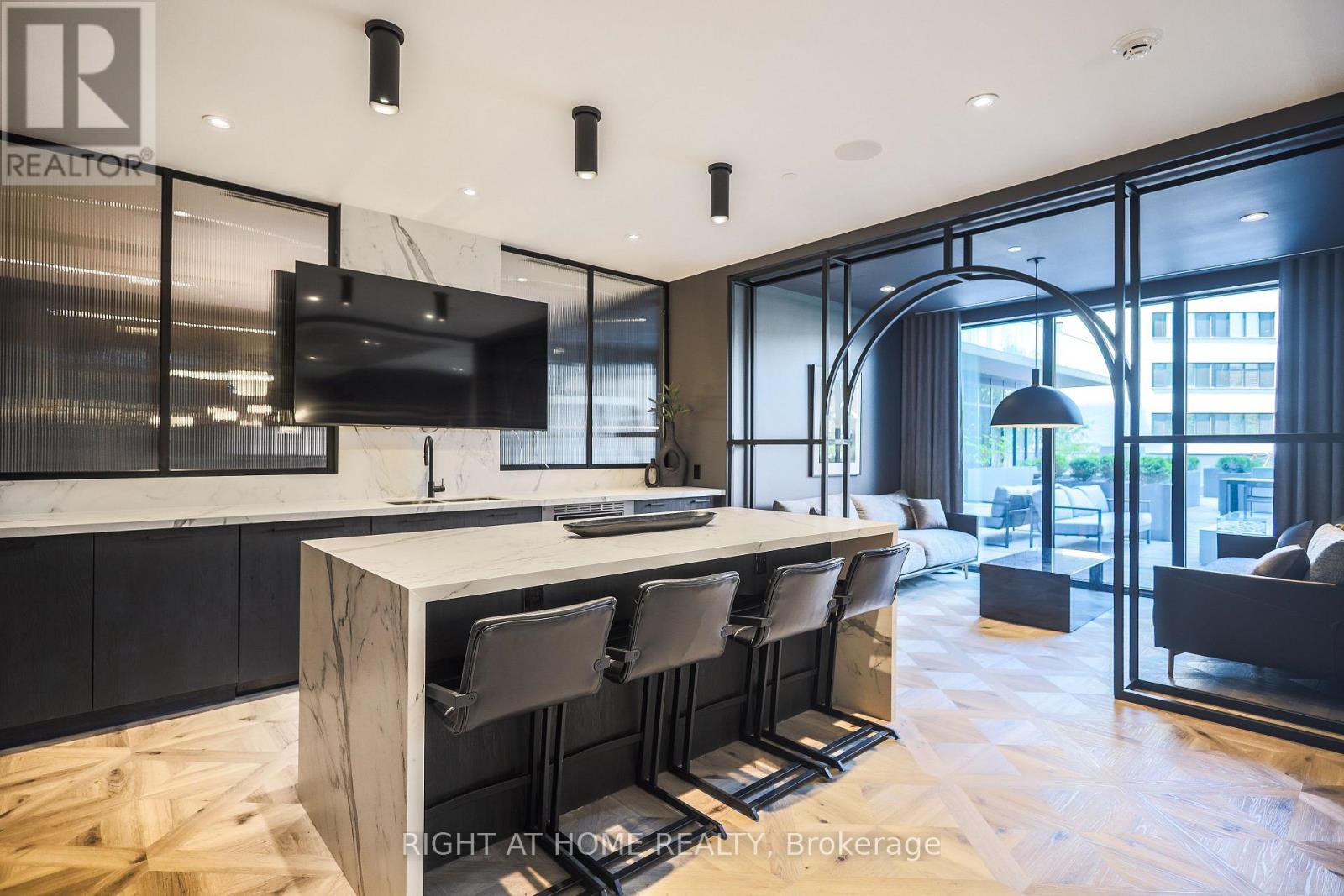 525 - 285 Dufferin Street Property Photo 24
