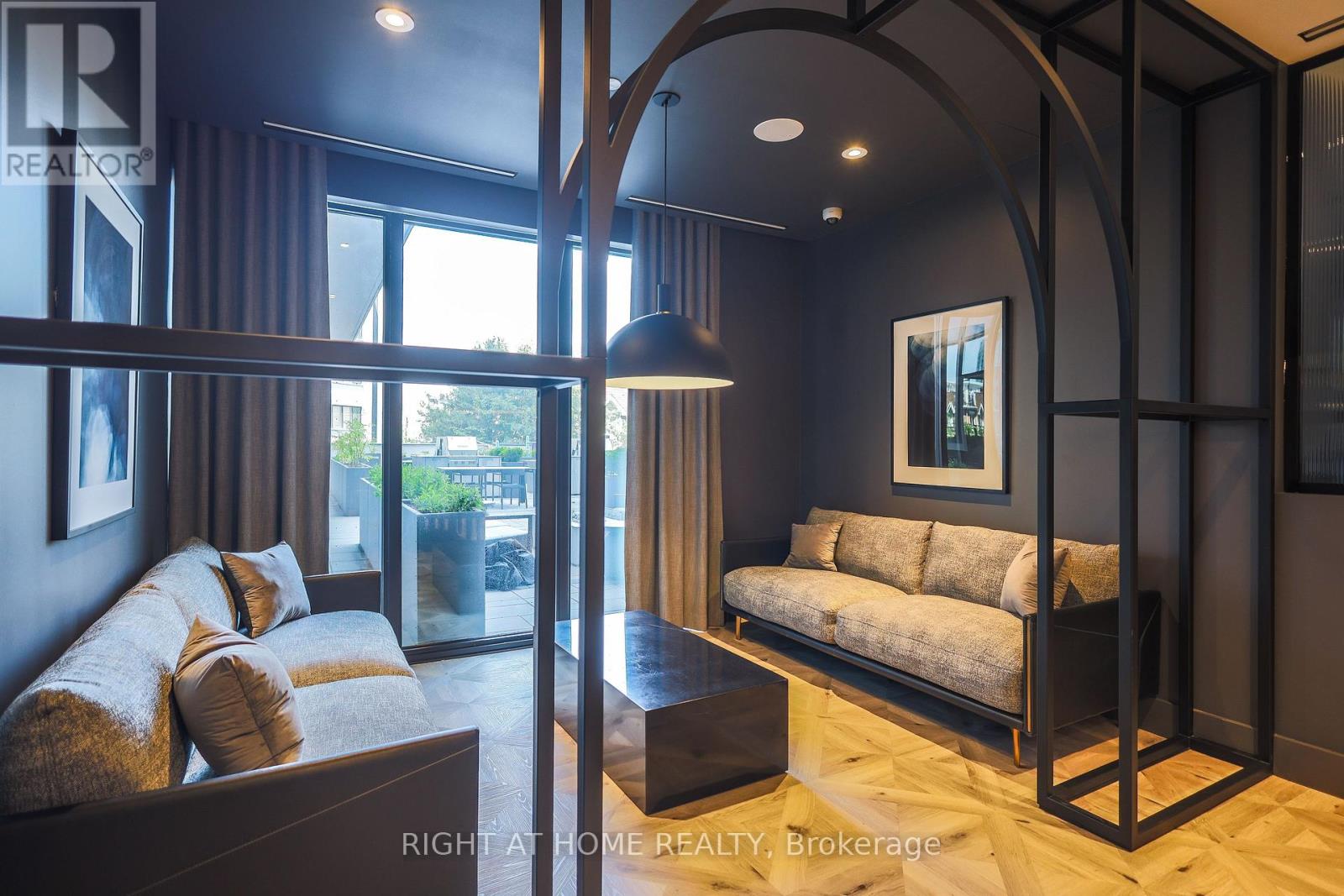 525 - 285 Dufferin Street Property Photo 25