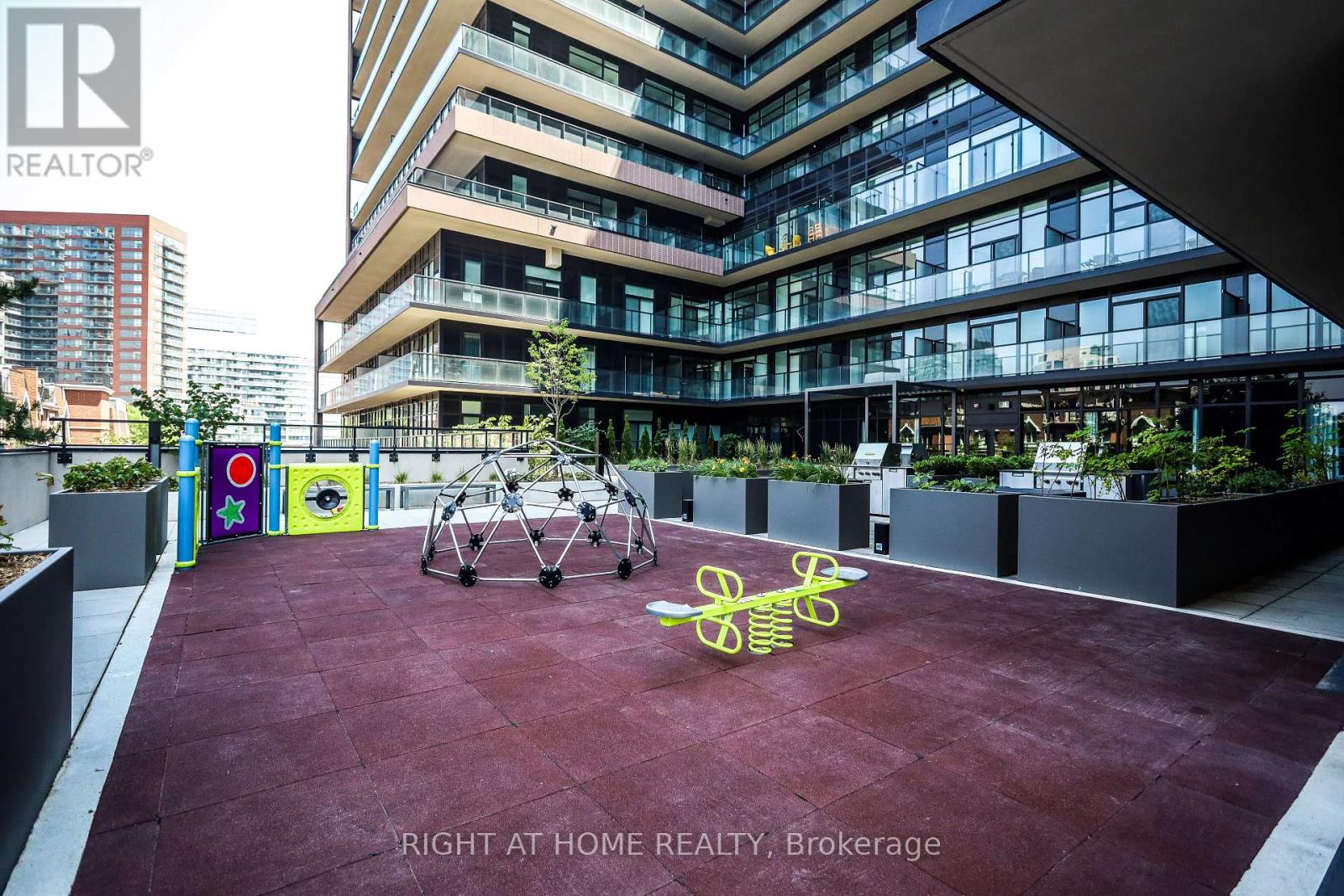 525 - 285 Dufferin Street Property Photo 31