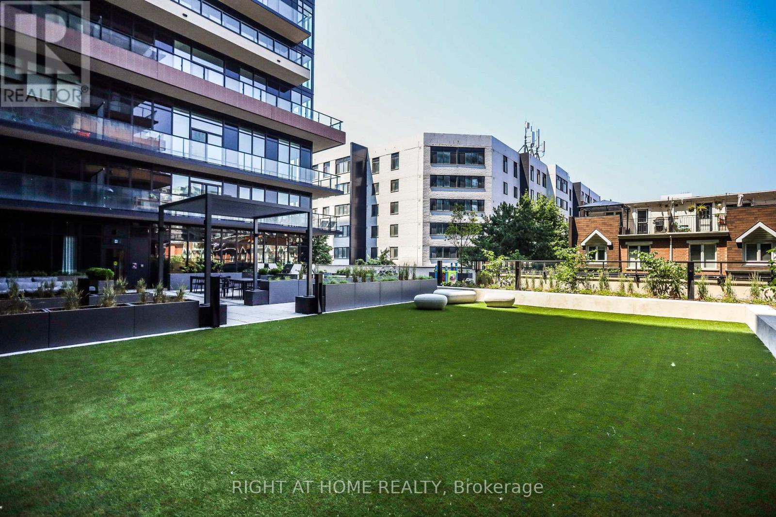 525 - 285 Dufferin Street Property Photo 33