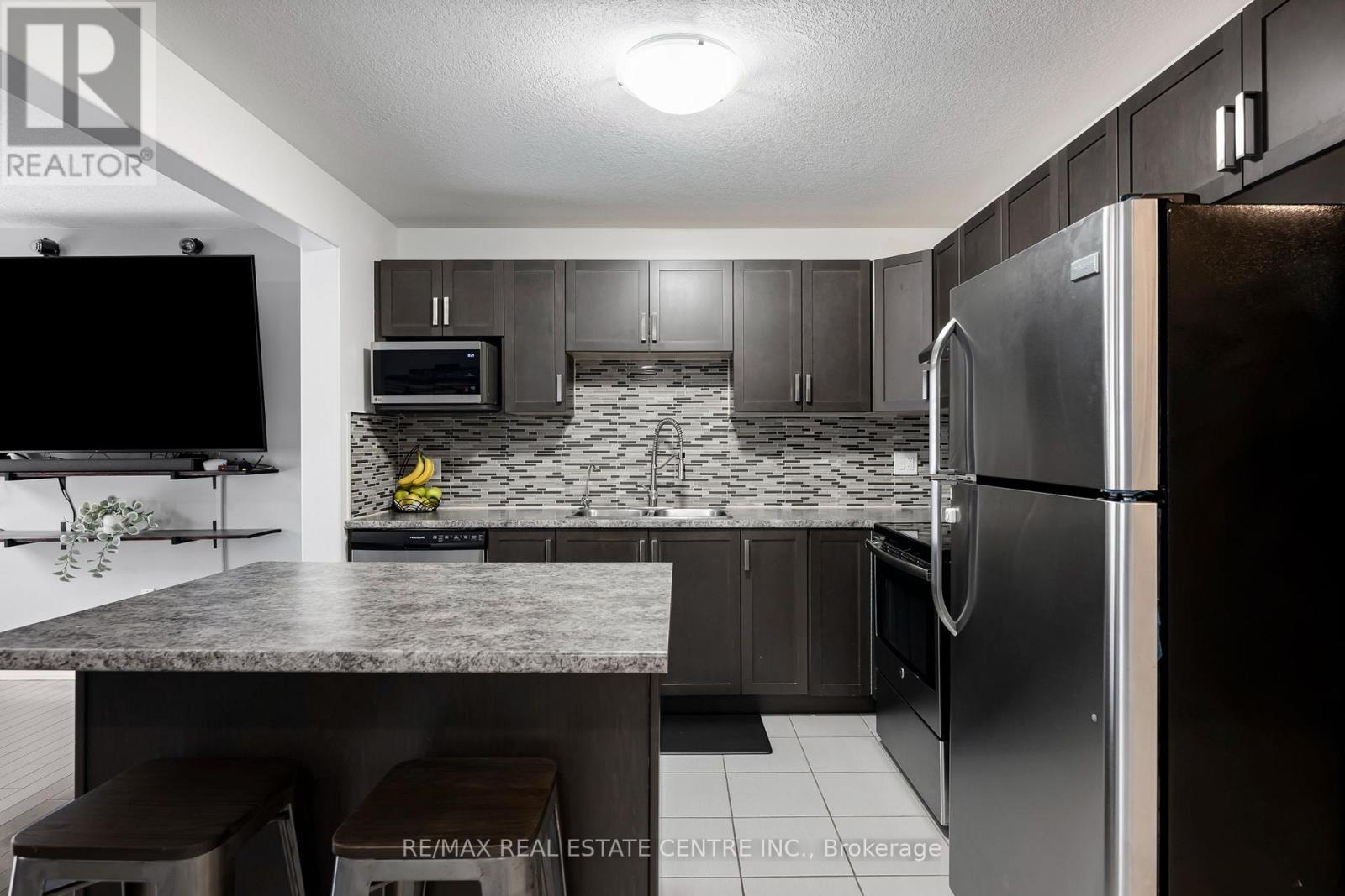 67 - 124 Parkinson Crescent Property Photo 10