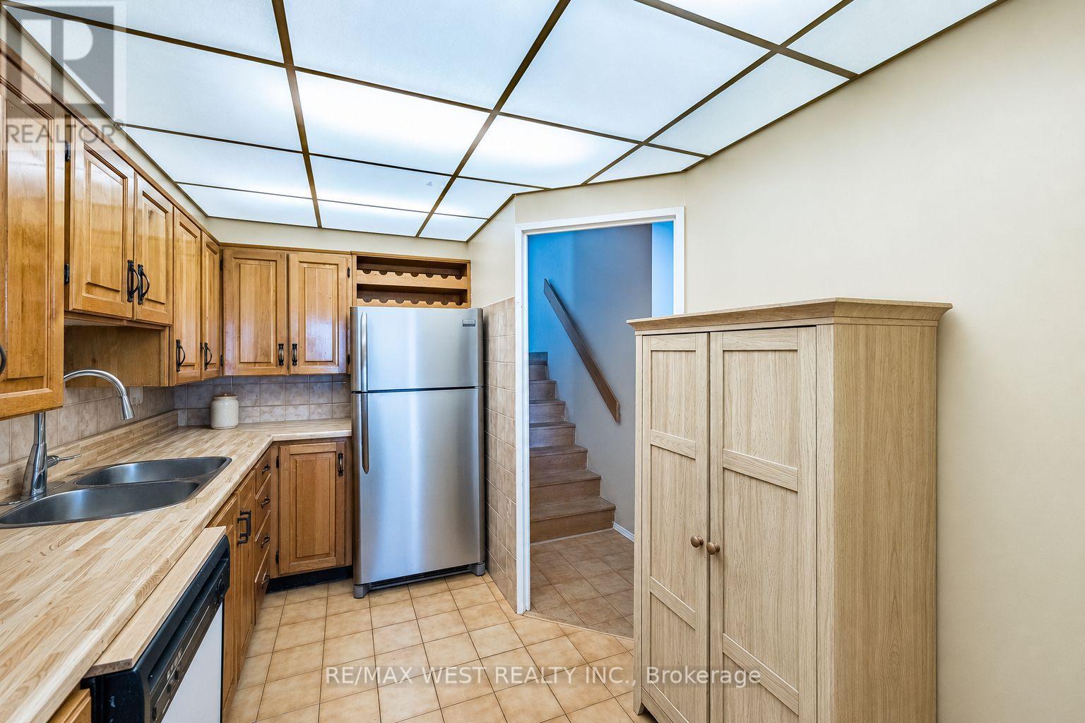 1104 - 11 Wincott Drive Property Photo 10