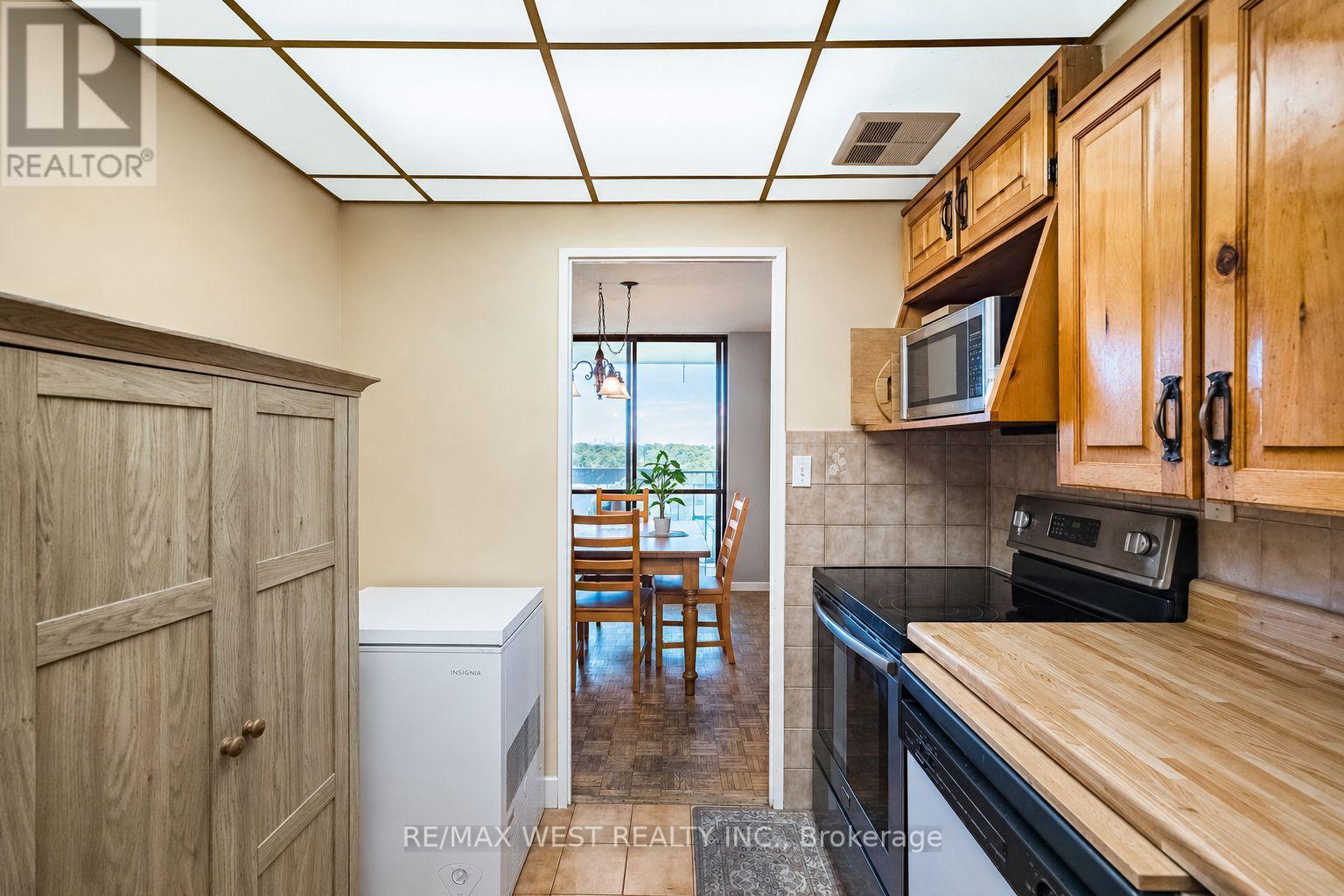 1104 - 11 Wincott Drive Property Photo 15