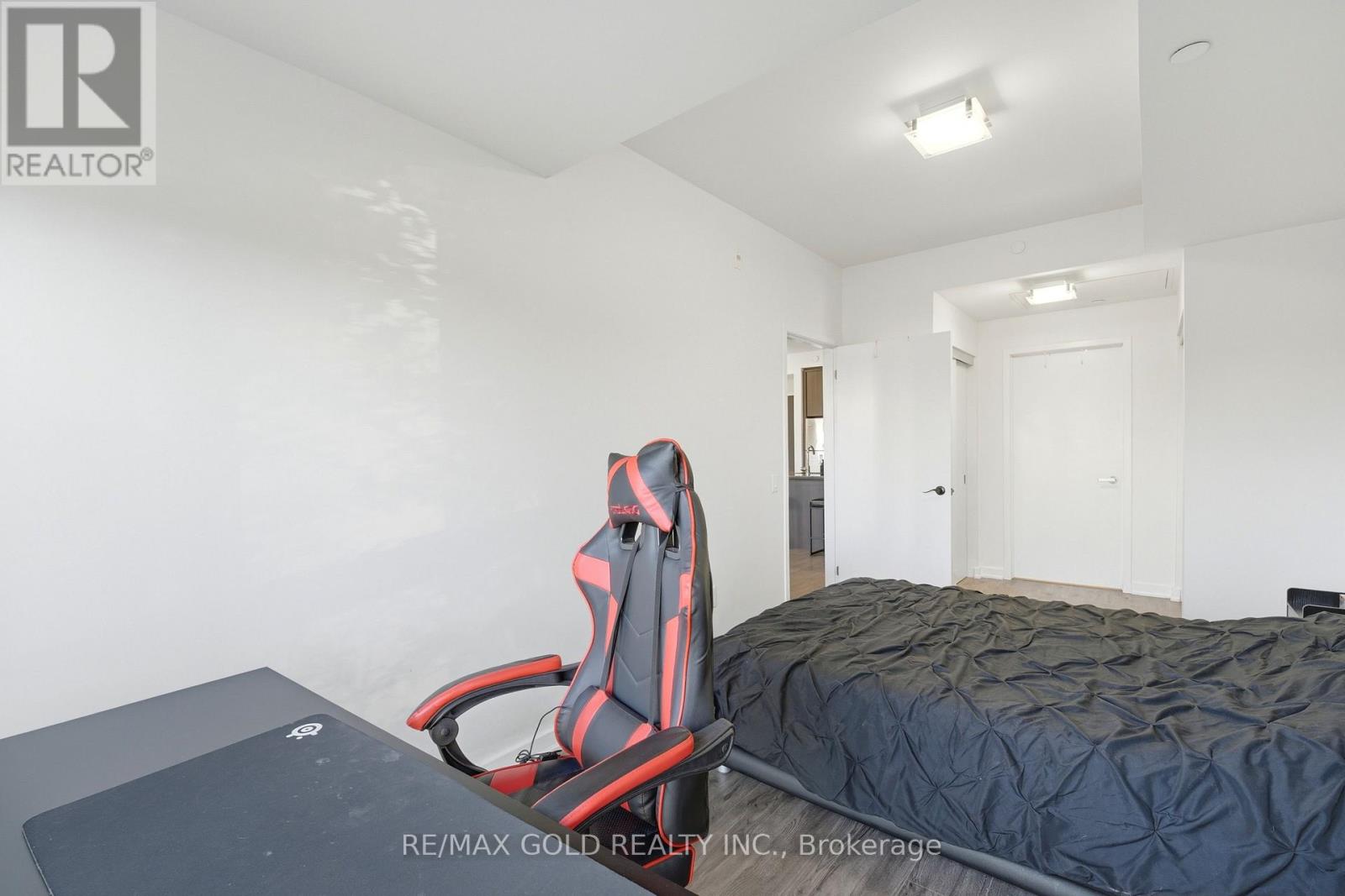 211 - 5025 Harvard Road Property Photo 14