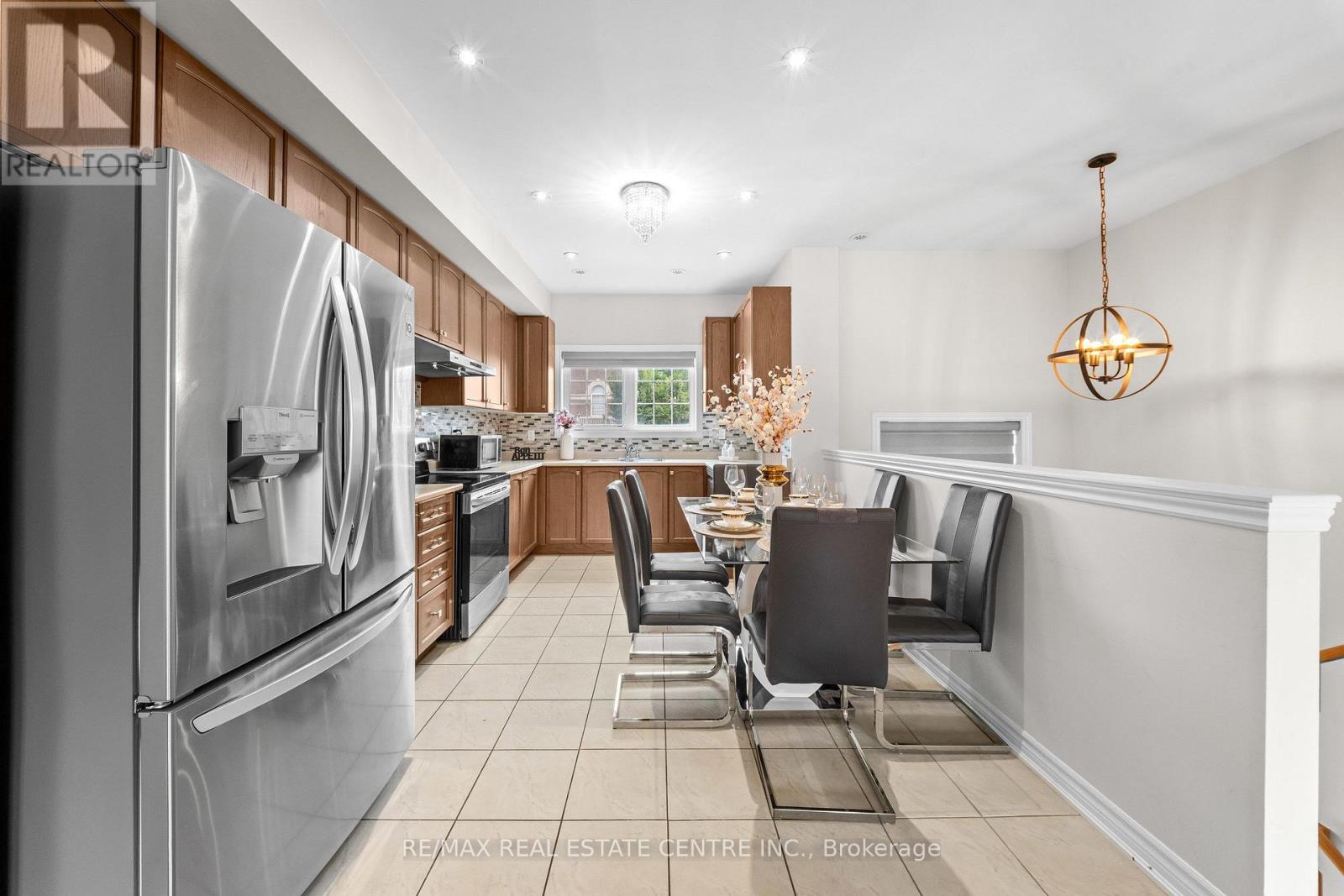 34 Aspen Hills Road Property Photo 12