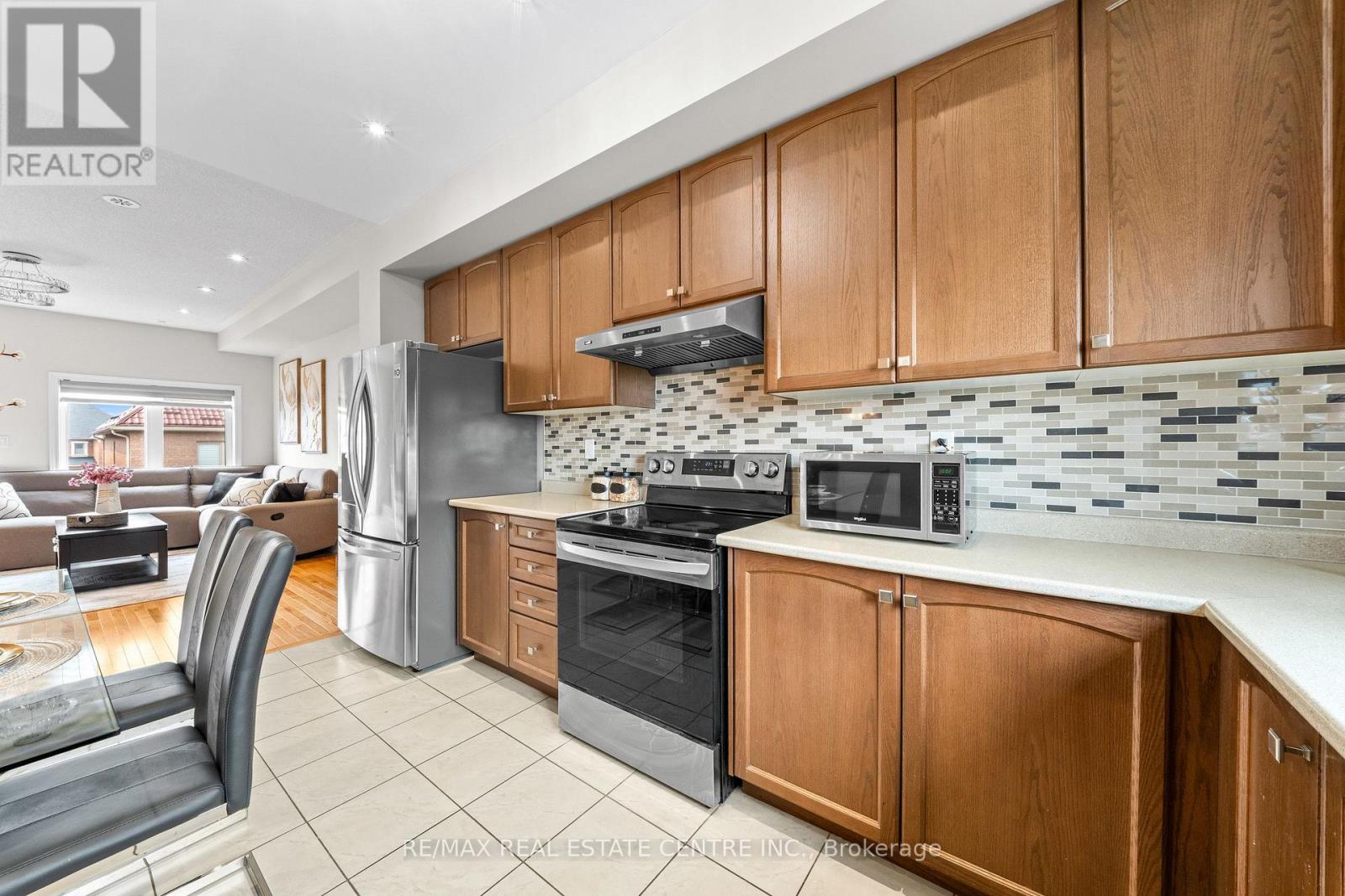 34 Aspen Hills Road Property Photo 14