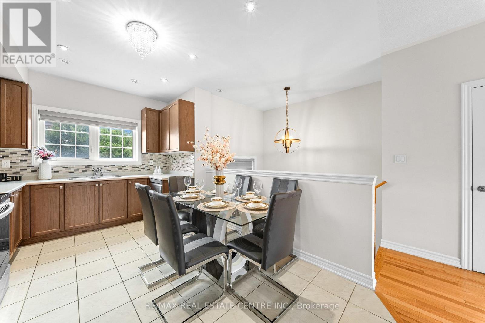 34 Aspen Hills Road Property Photo 15