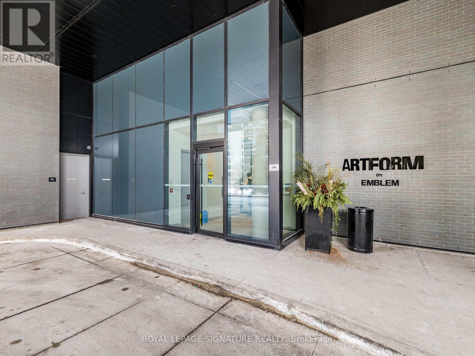 622 - 86 Dundas Street E Property Photo 2