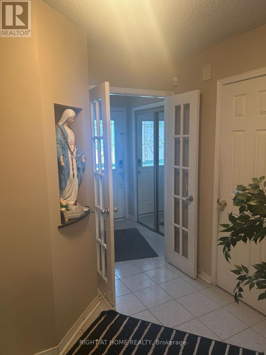 5550 Cosmic Crescent Property Photo 2