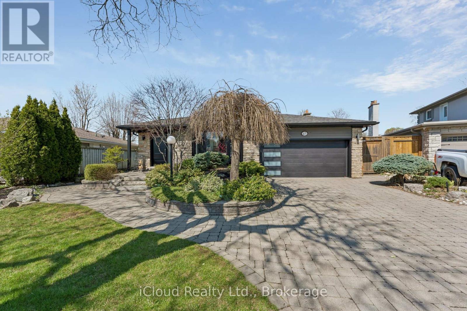 43 Ferndale Crescent Property Photo 1