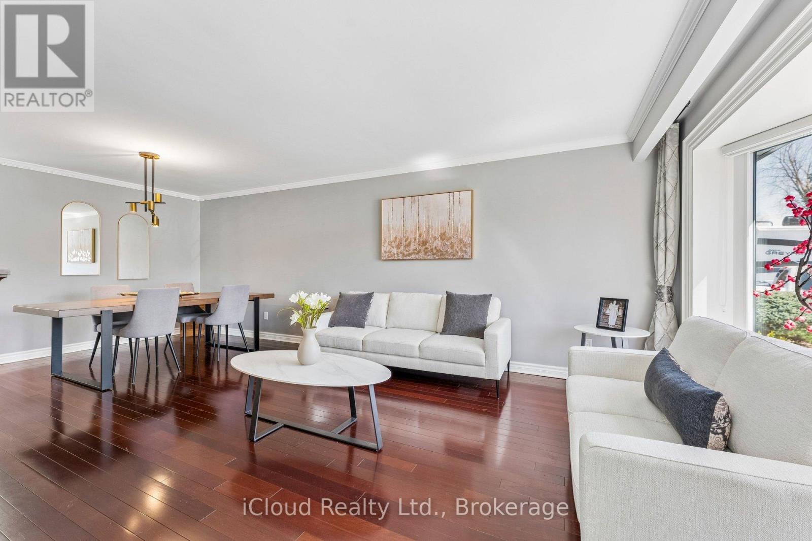 43 Ferndale Crescent Property Photo 3
