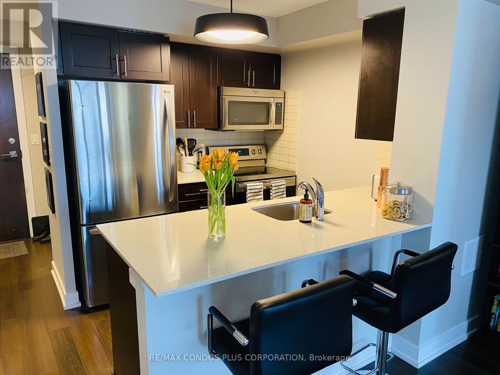 927 - 2 Eva Road Property Photo 6