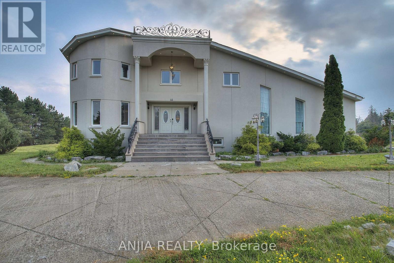 44 BELLINI AVENUE