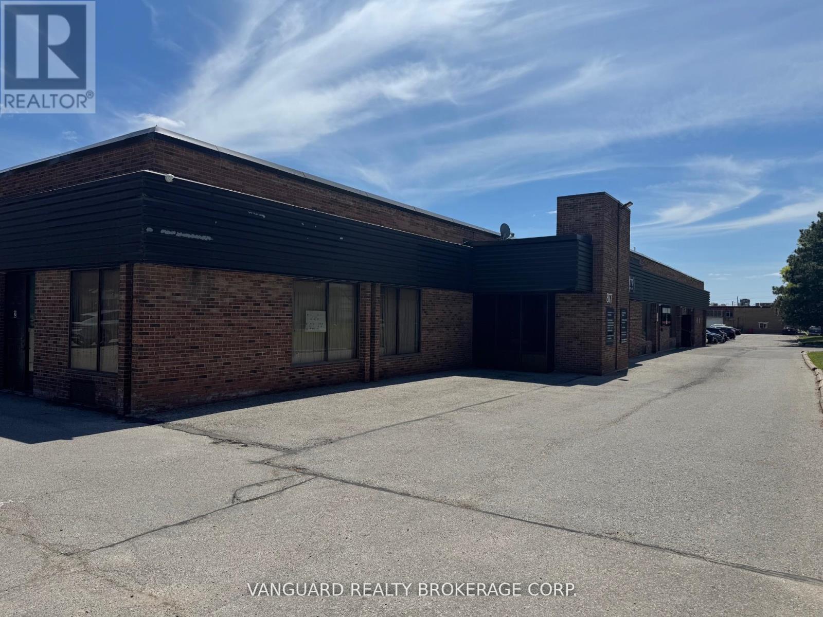 20 - 877 ALNESS STREET Property Photo 1