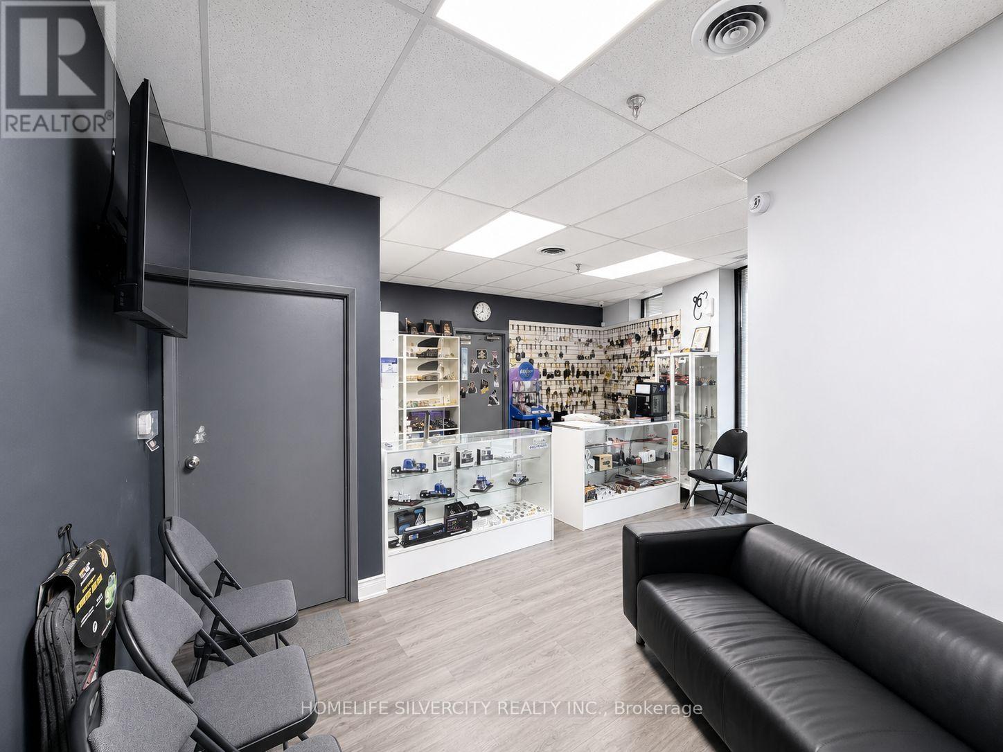 1730 Steeles Avenue E Property Photo 15