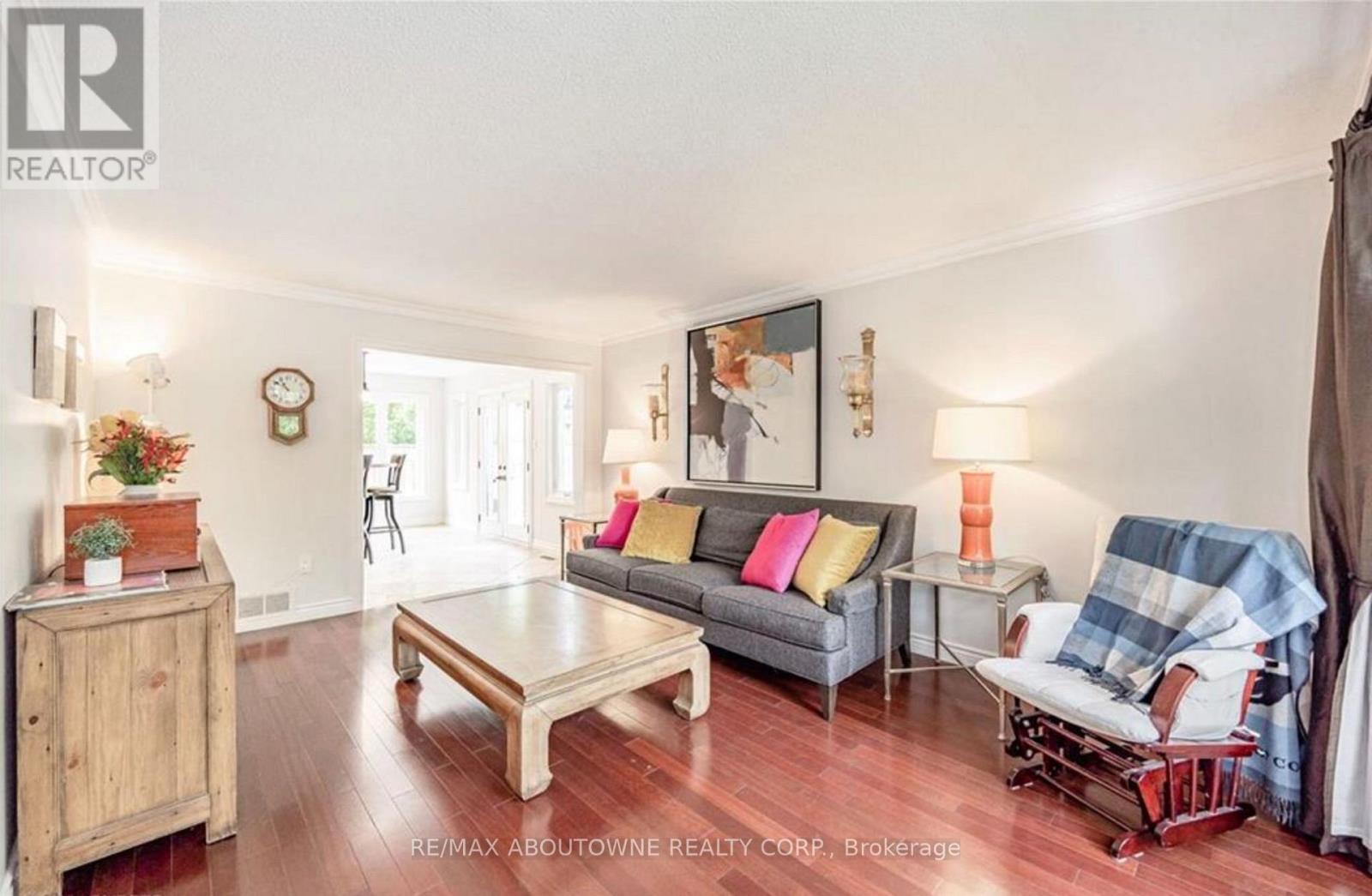500 Blenheim Crescent Property Photo 8