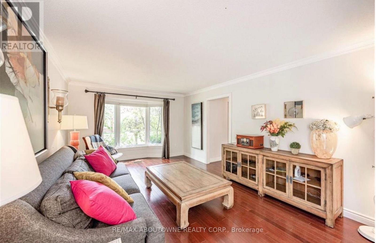 500 Blenheim Crescent Property Photo 9