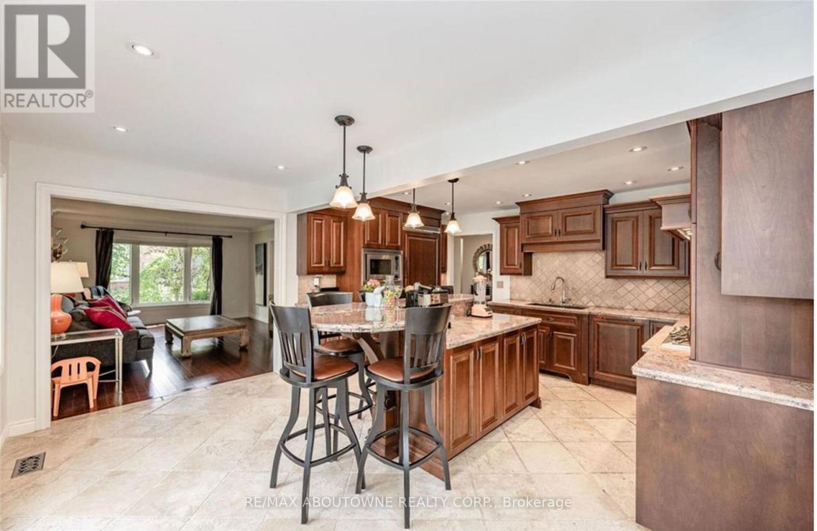500 Blenheim Crescent Property Photo 11